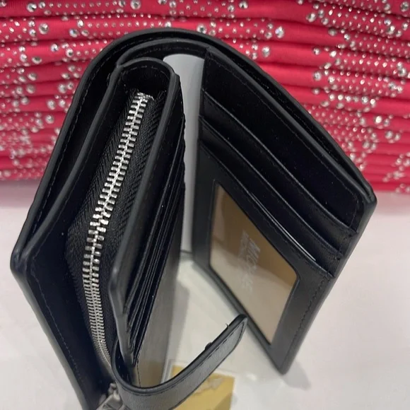 Michael Kors Jet Set Medium Floral Print Bi-Fold Wallet
Black 
NWT - Picture 9 of 16